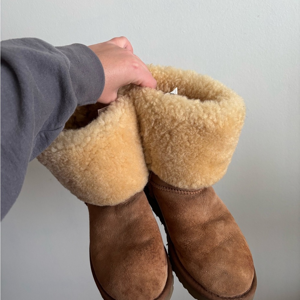 Ugg Chestnut Boots - Picture 2 of 4